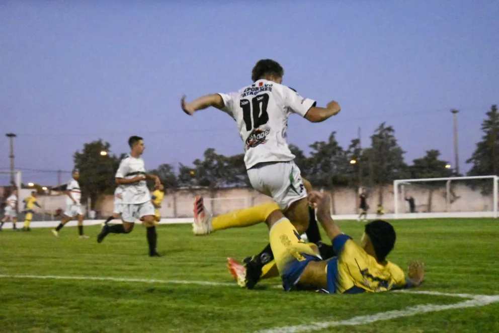Liga Rionegrina: Deportivo Patagones y Villalonga sellaron el pase a las semifinales del Torneo Oficial
