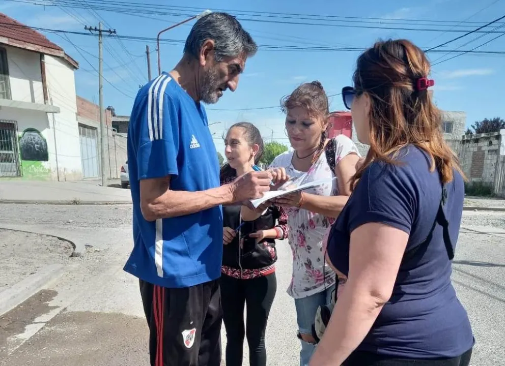 Juntan firmas para solicitar el normal servicio de la línea de colectivos “E”