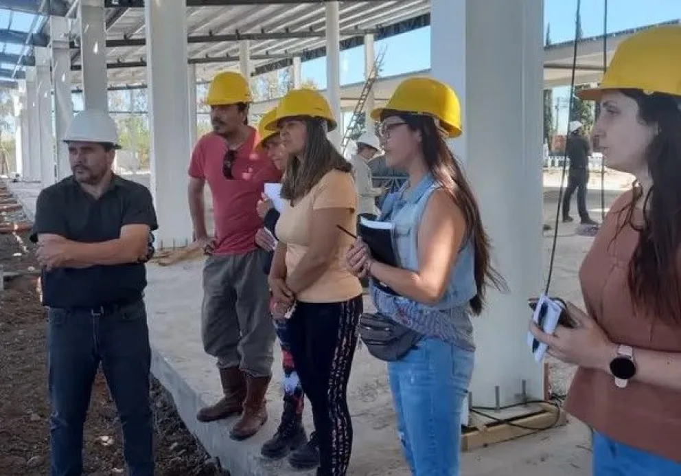 Estudiantes supervisan la obra de la Terminal para perfeccionar sus prácticas