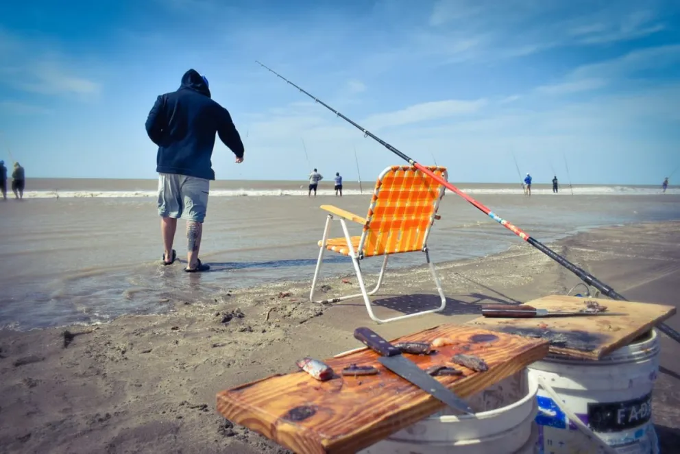 Inédito: ahora hay que pedir permiso para pescar en el mar
