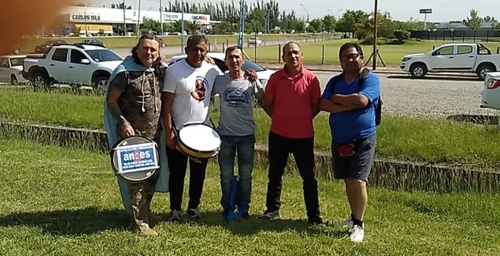 Retirados de la policía reclaman zona Austral caminando de Roca a Viedma