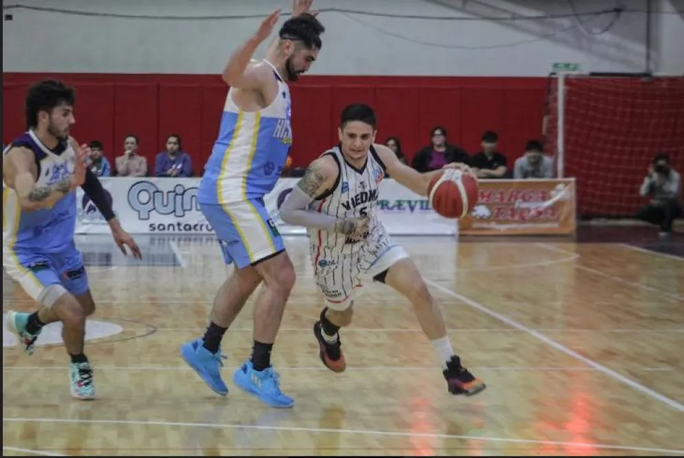 Deportivo Viedma no pudo hacer pie frente a Hispano en el clásico