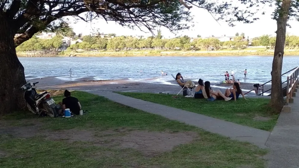 Estalló la primavera y los vecinos coparon la costanera para disfrutar el día