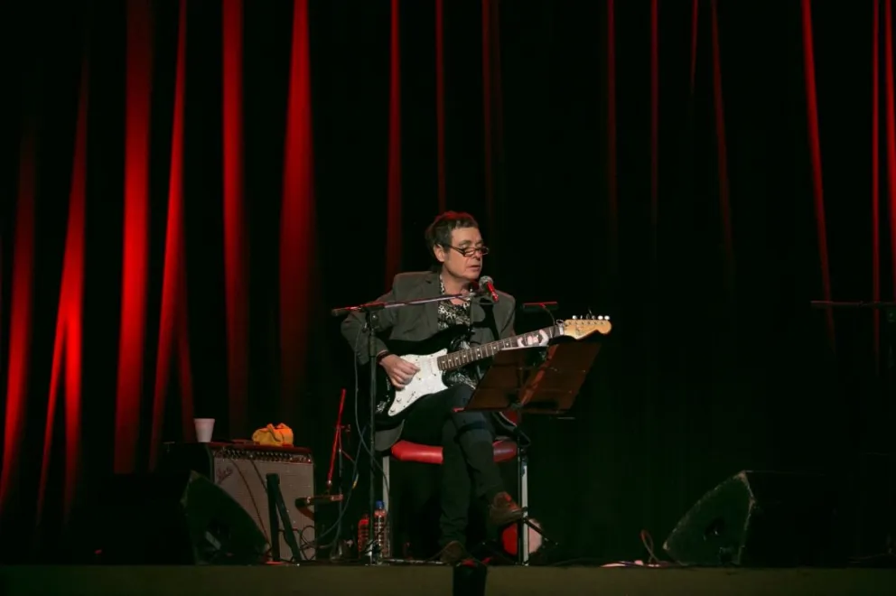 Llega Fernando Cabrera, estrella de la canción rioplatense, con "Simple", su último disco