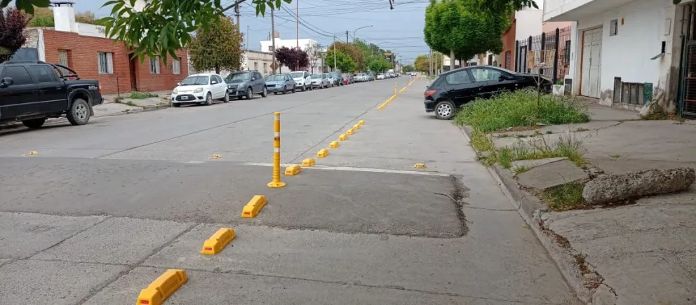 Después de salir en Noticias, corrieron un auto de la nueva ciclovía 