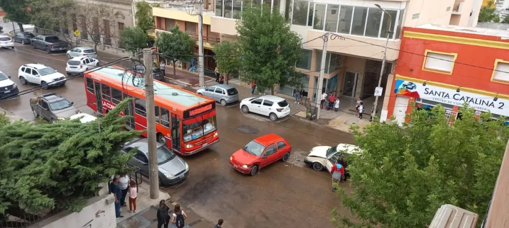 El choque nuestro de cada día esta vez fue en la avenida 25 de Mayo 