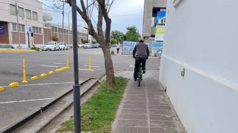 Analizan incorporar semáforos para las bicisendas
