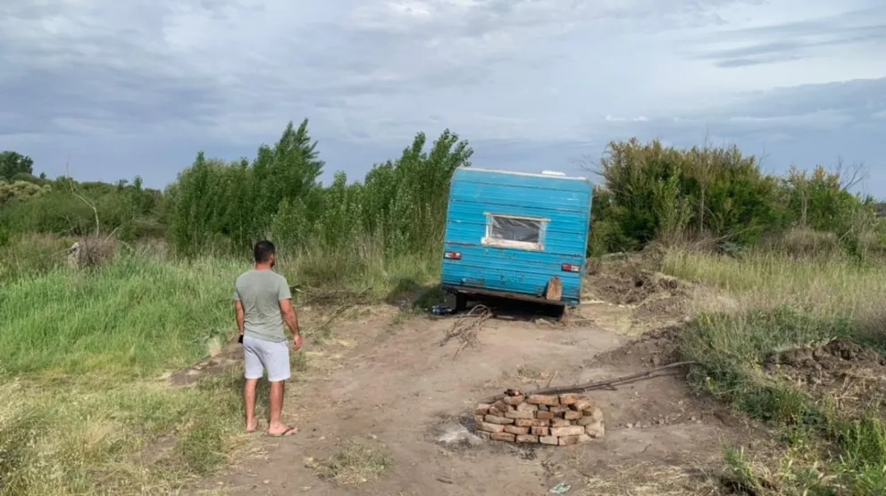 Usurpan unas 20 hectáreas de costa del río Negro y los propietarios resisten