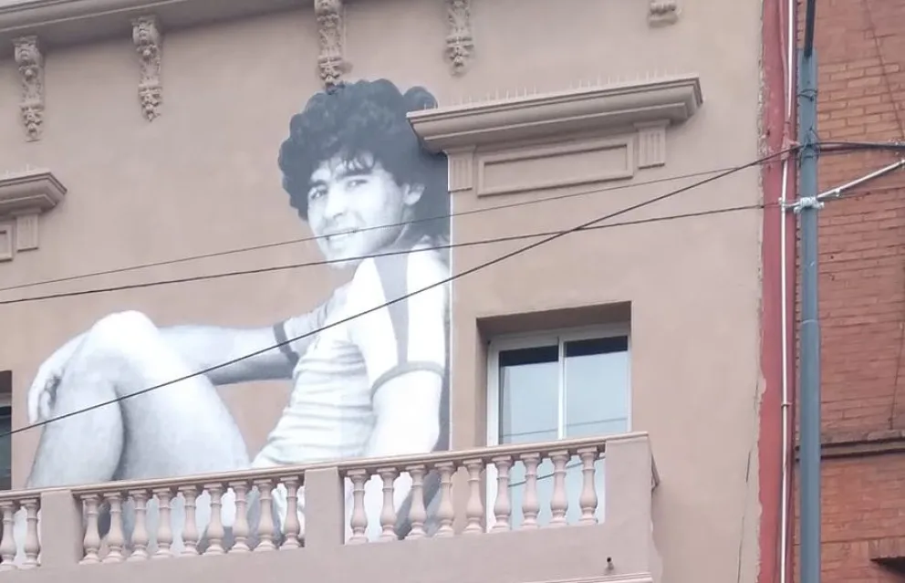 “San Spiga”, sigue haciendo de las suyas con los murales maradonianos