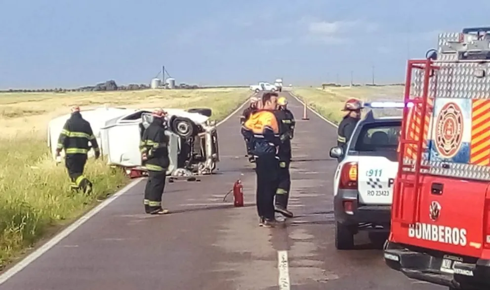 Hubo un vuelco en ruta nacional 3 y dos personas fueron trasladadas al hospital Ecay