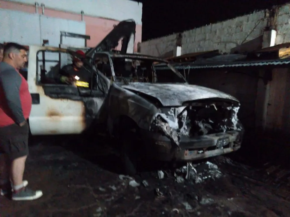 Sospechoso incendio de un vehículo en un corralón