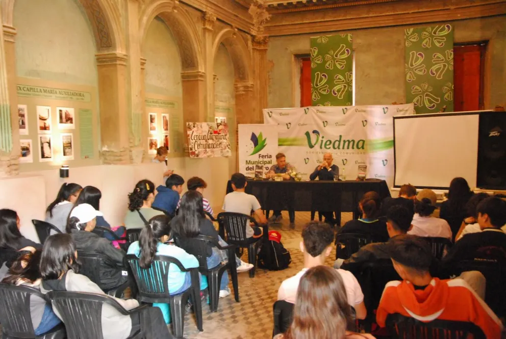 Por lluvia las actividades del escenario de la Feria del Libro se trasladan a la Capilla