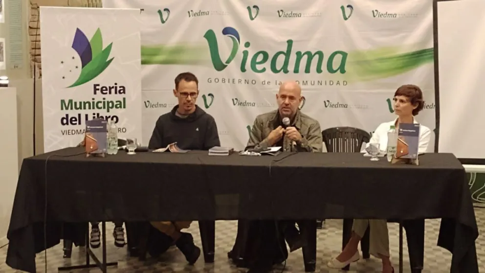 Se presentó el libro "18 Crónicas Patagónicas", editado por el Municipio viedmense