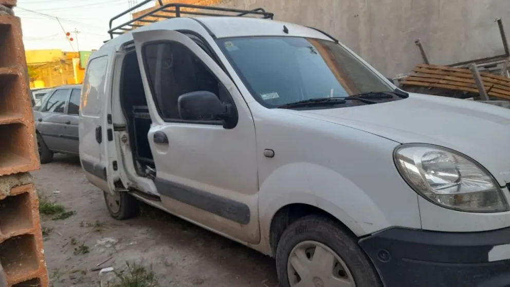 Aparecieron los micrófonos, pero en manos de los ladrones que los están ofreciendo en venta pública