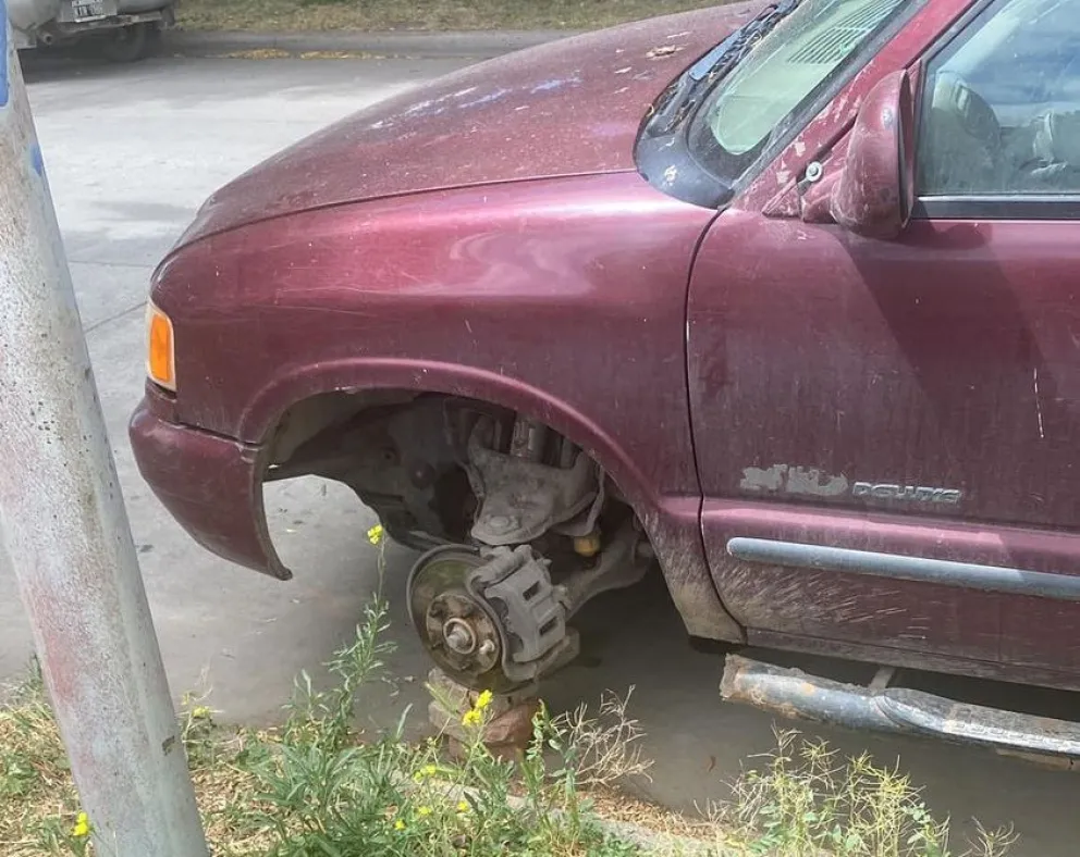 Preocupación por el robo de ruedas en Viedma: “Anoche una y hace un rato otra”