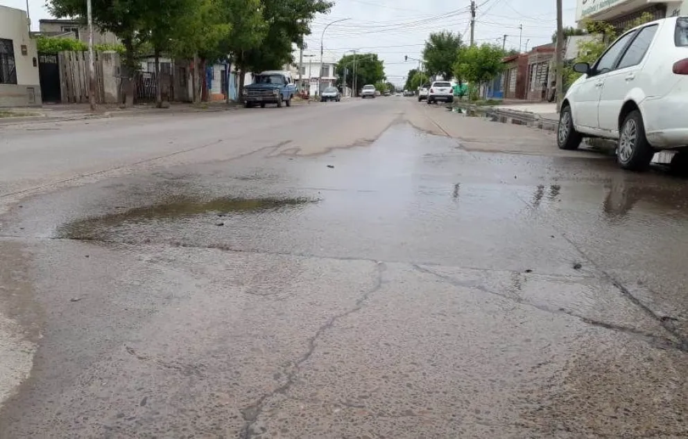 Más de tres días de pérdida de agua en la intersección de Guido y Mayor Linares