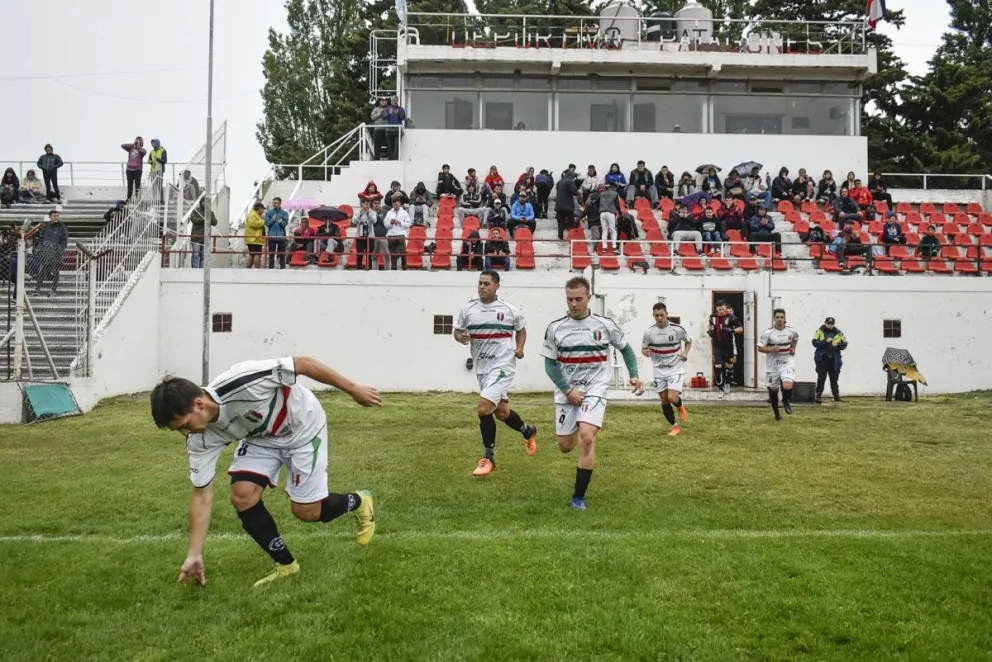 Deportivo Patagones y Defensores de La Ribera no se sacaron ventajas en Rawson y definen en Patagones la próxima semana