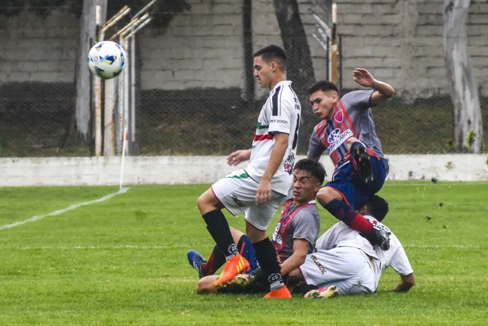 Un contundente Deportivo Patagones contra Villa Congreso le dio el pase a la final del Torneo Oficial