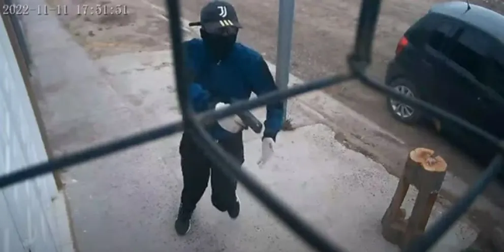 Un vecino arriesgó su vida con los delincuentes para resguardar a sus hijos y a sus amiguitos