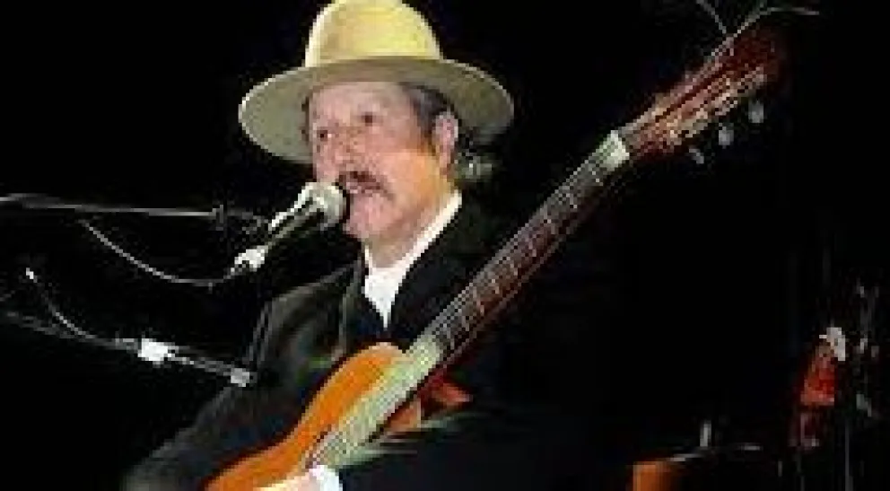 Impulsan la declaración de Ciudadano Ilustre al artista regional Ángel Hechenleitner