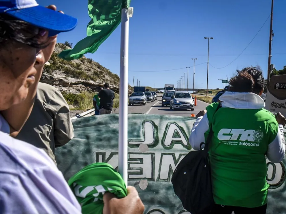 Sorpresa y media: ATE podría cortar el puente entre Viedma y Patagones