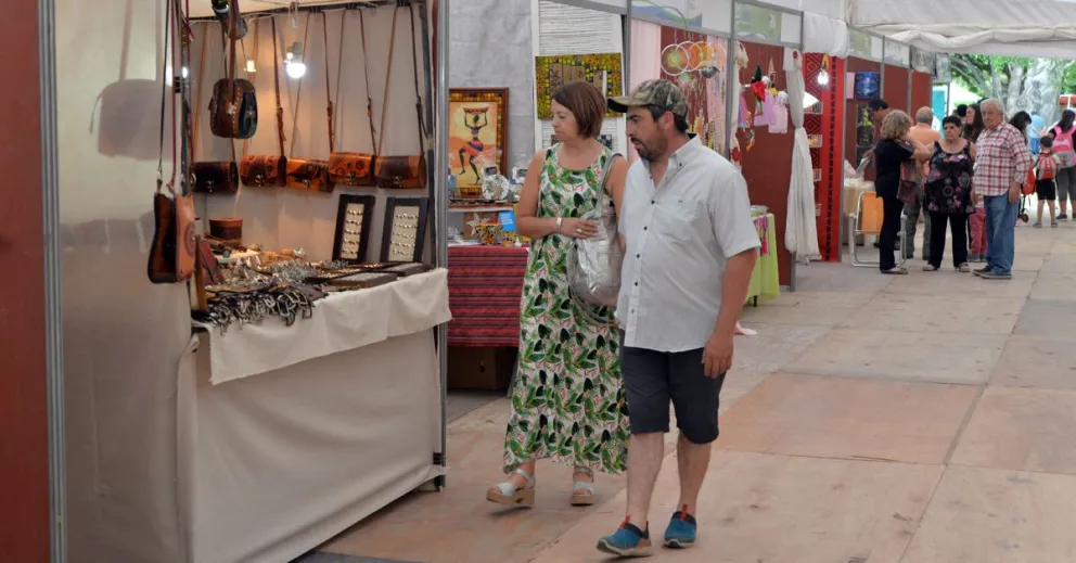 La Expo Idevi acapara todas las miradas con su variedad gastronómica y cultural