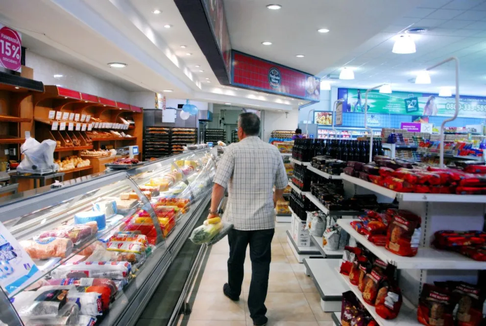 Primera adhesión de un supermercado maragato a la Hora Silenciosa 