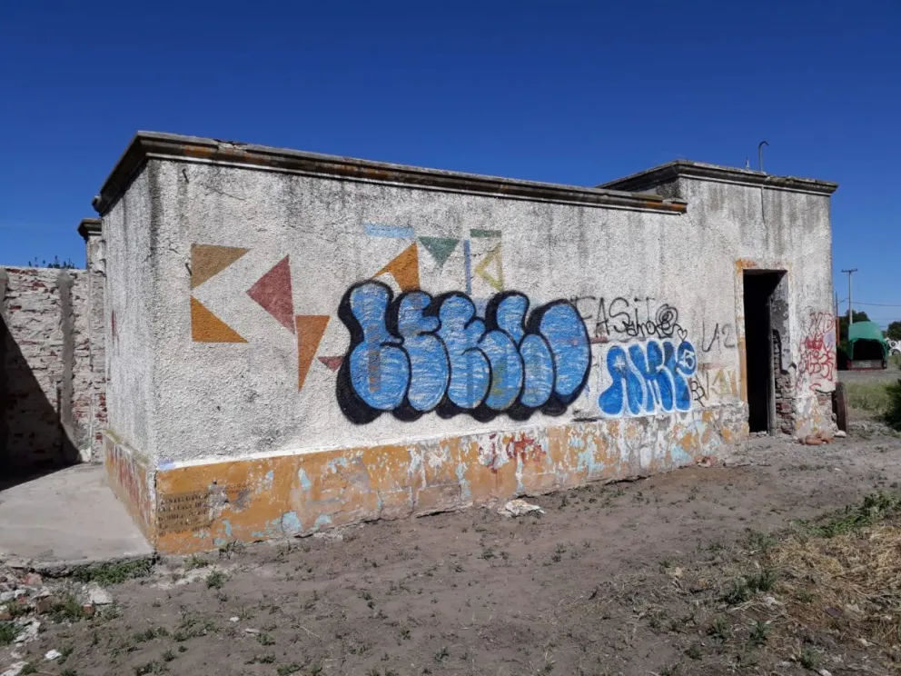 Trabajan para restaurar los viejos baños de la estación de trenes y ponerlos a disposición de los vecinos