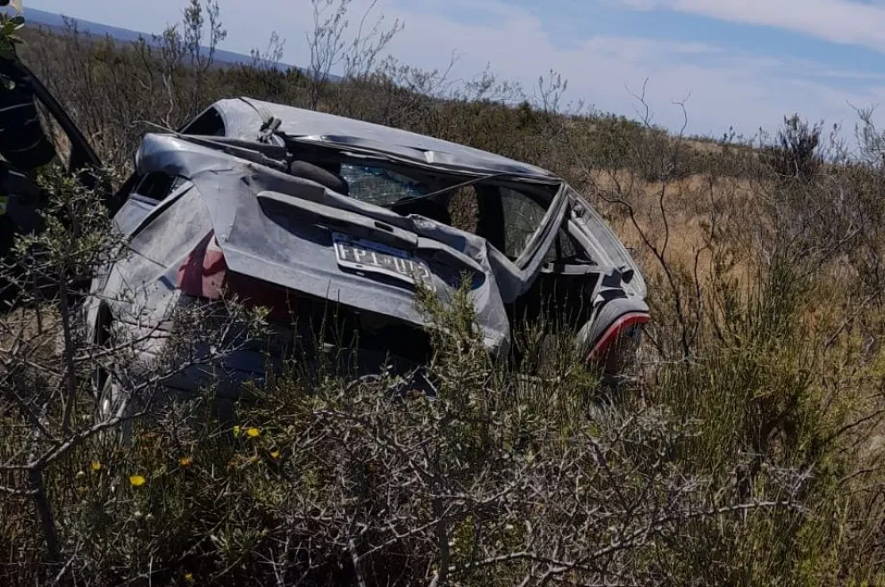 Muchos tumbos destrozaron un Megane y el conductor salió ileso