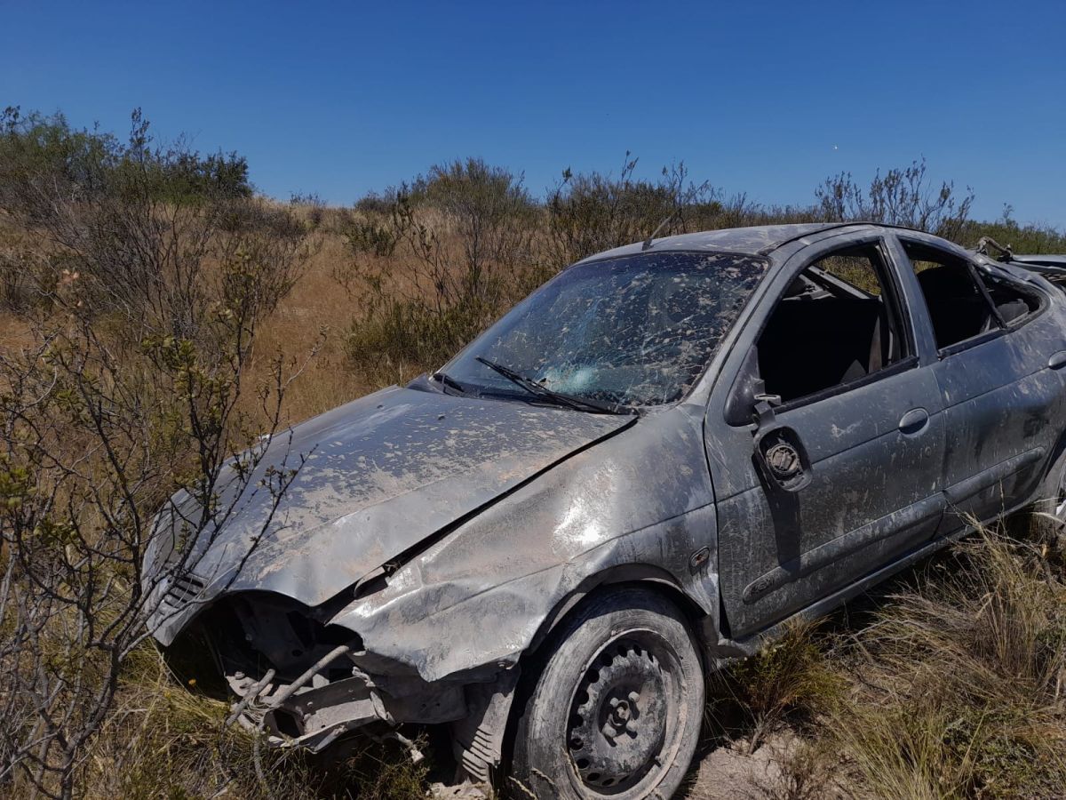 Muchos Tumbos Destrozaron Un Megane Y El Conductor Salió Ileso