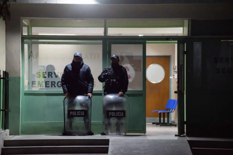 A las trompadas robaron 50.000 pesos a una mujer a la salida del Hospital Zatti