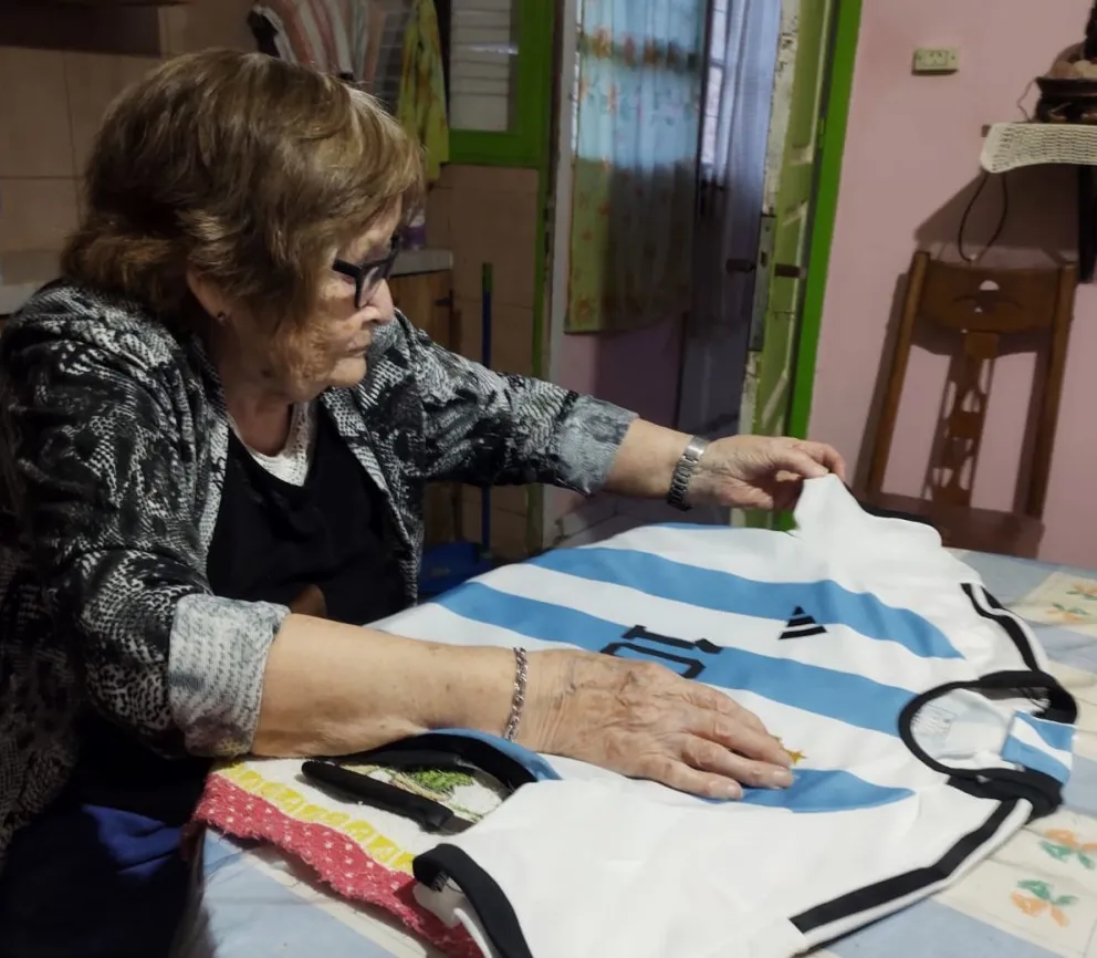  La abuela de los mundiales: con 91 años estará frente al televisor hinchando por Messi en su casa de Viedma