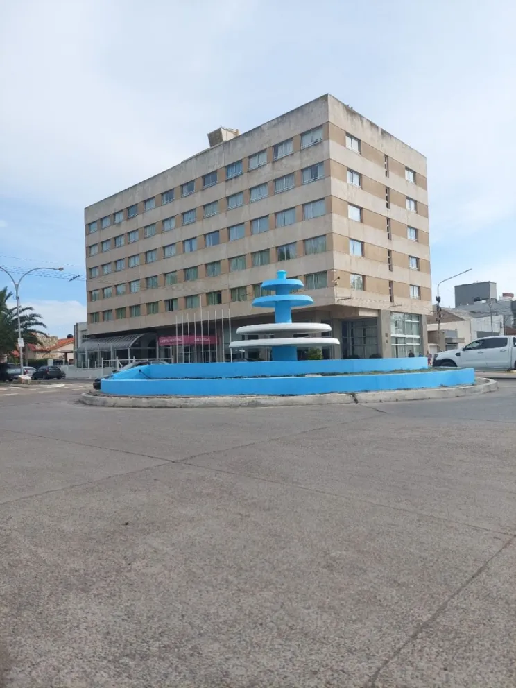 Hay color por la fiesta mundialista, y la fuente Pucará fue adornada para los festejos