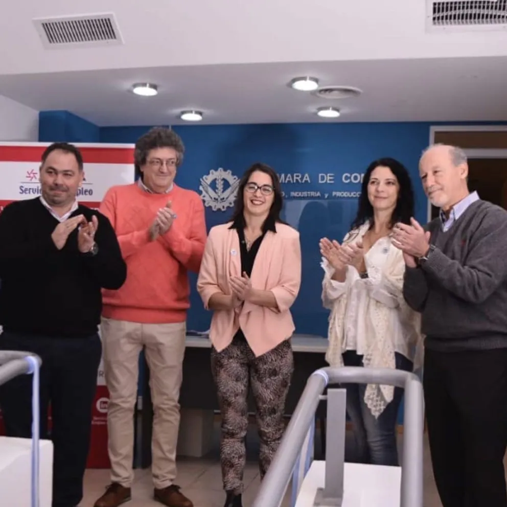 Muchos son los que tocan el timbre en la Oficina de Servicio de Empleo de AMIA