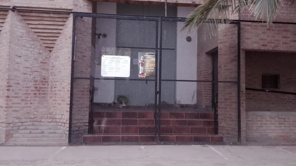 En una iglesia dieron “un voto de confianza” a un hombre en situación de calle, y robó una notebook