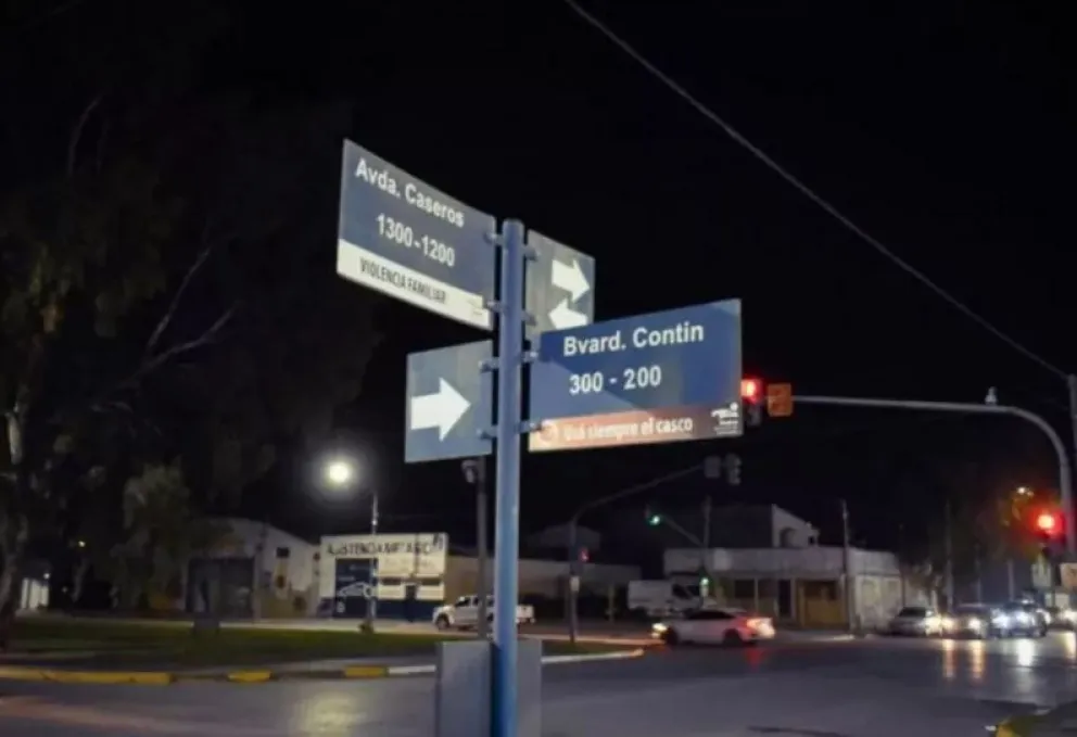 Quiso defender de la policía a una patota, y los revoltosos terminaron robándole