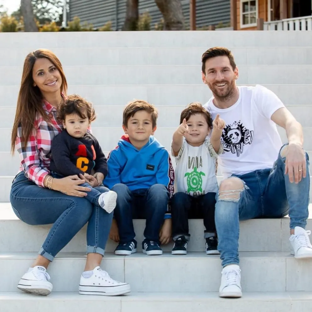 Los jugadores recibieron la visita de sus familiares en la concentración luego de la dura derrota en el inicio