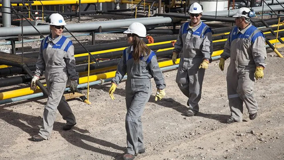 YPF publicó nuevas ofertas laborales para argentinos: requisitos para postularse