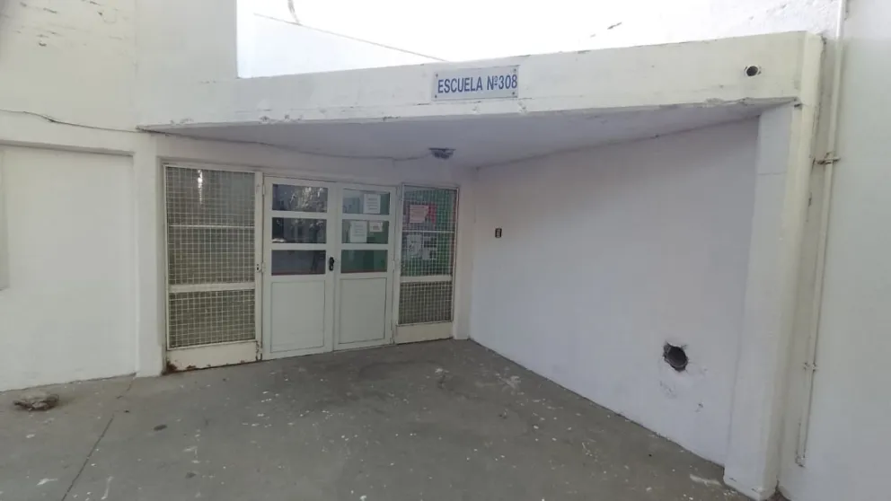 Una madre agredió a un alumno y amenazó a las docentes provocando un escándalo escolar