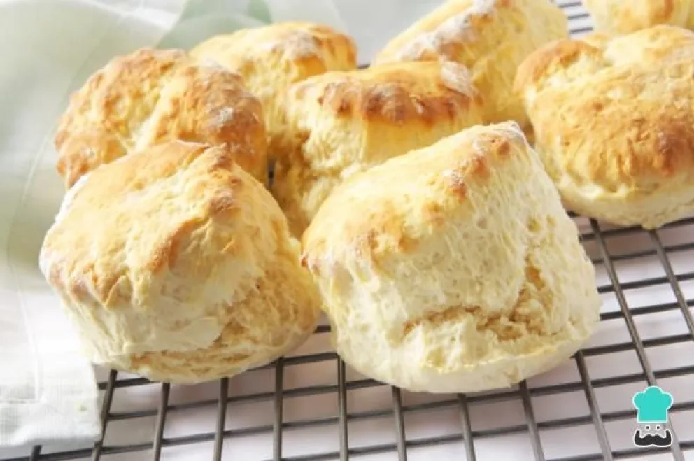 ¡Para acompañar los mates!: scones de queso y hierbas en 3 pasos