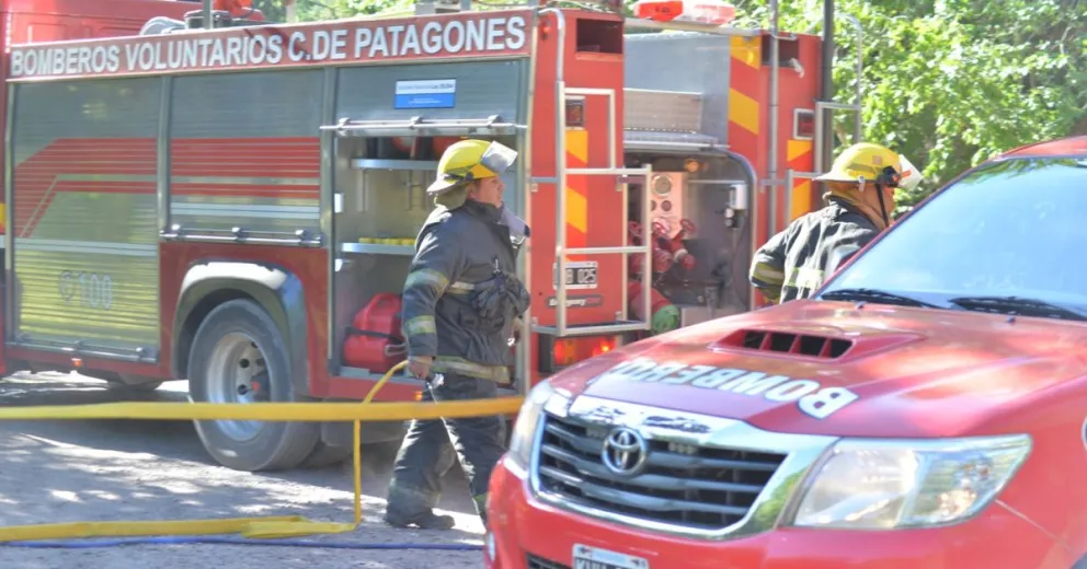El cuerpo de bombero en una de las salidas - foto de archivo-.