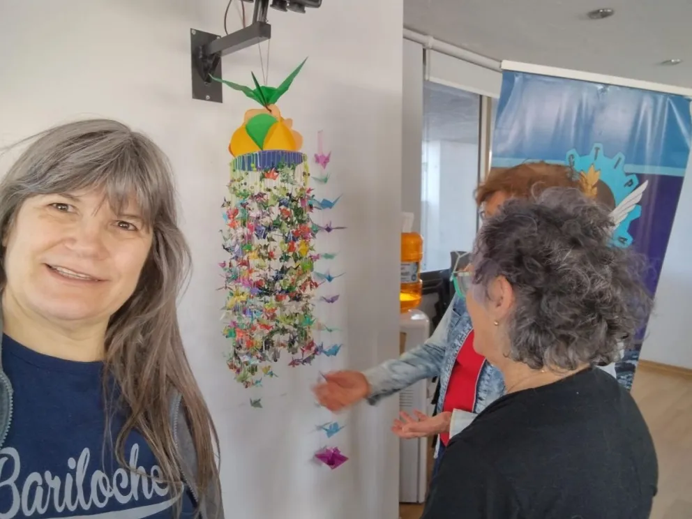 “Mil grullas por la Paz” sorprenderán mañana los visitantes a la Feria Municipal de Viedma