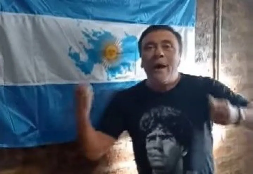 Excombatiente viedmense devolvió la provocación de un grupo de mexicanos, dedicándole el triunfo de la selección