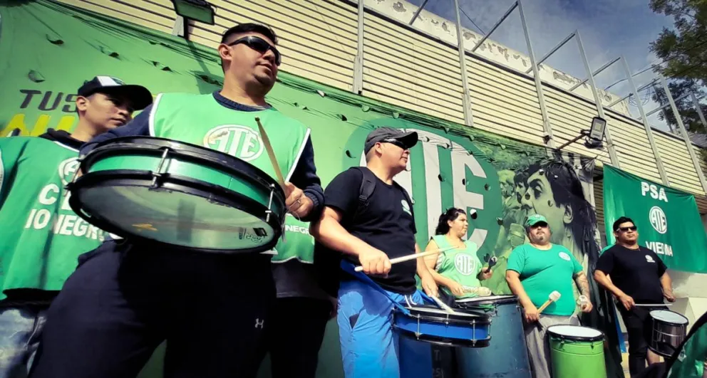 Vuelve la puja con los gremios estatales por la mejora de haberes