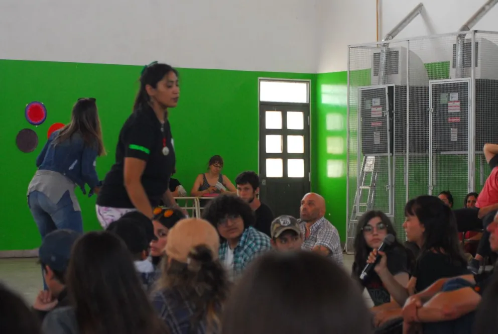 Desafío para los adultos: la difícil tarea de hablar del tema en familia