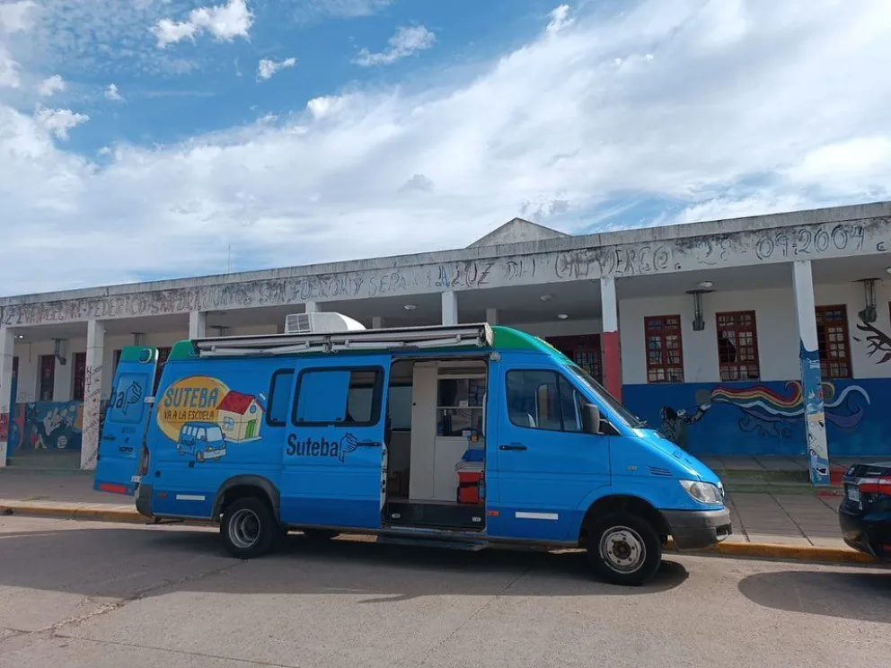 Recorren las escuelas relevando las condiciones laborales y de salud de los docentes