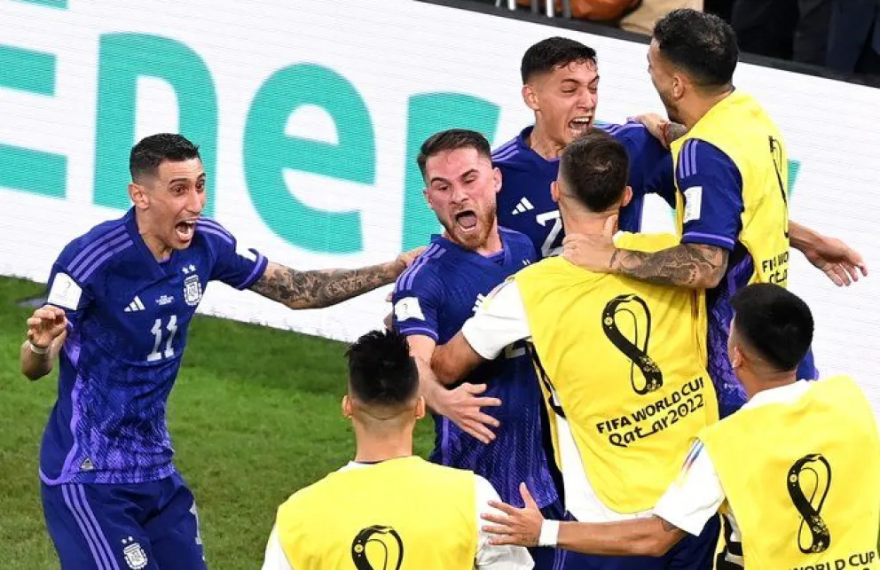 Argentina mostró su mejor versión: liquidó a Polonia con goles de Mac Allister y Julián Álvarez para quedarse como líder del grupo