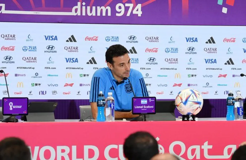 Scaloni mostró su malestar con el calendario por jugar este sábado los octavos de final