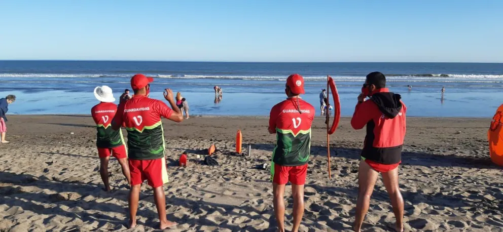 Guardavidas llegaron a un acuerdo salarial en Viedma: qué se resolvió y desde cuándo habrá servicio