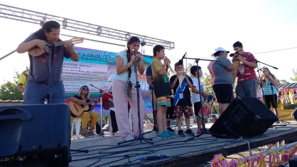 A pesar del calor las familias vivieron una verdadera fiesta en la Kermes de Viedma 